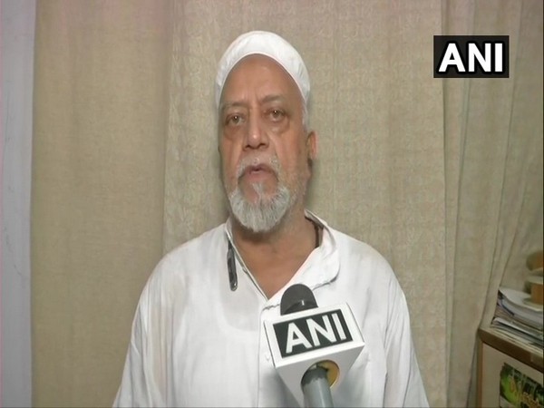 Maqbool Hasan, worker at Power loom workshop in Varanasi speaking to ANI on Tuesday. (Photo/ANI)