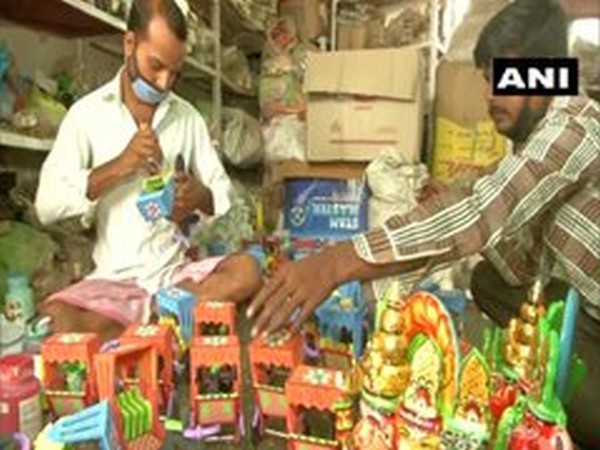 Artisans at a factory in Varanasi. Photo/ANI