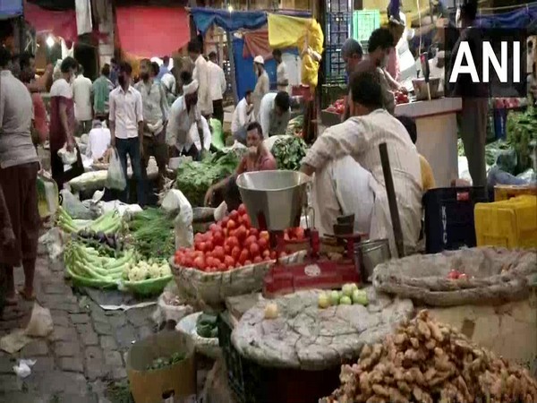 Daryaganj vegetable market on Sunday. (Photo/ANI)