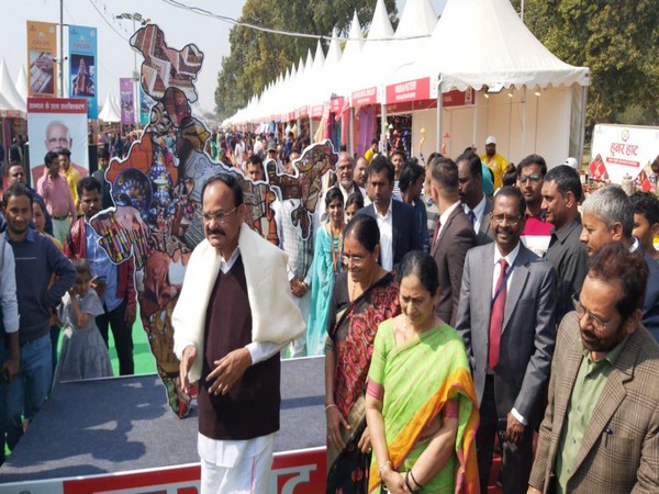 Vice President M Venkaiah Naidu visits Hunar Haat