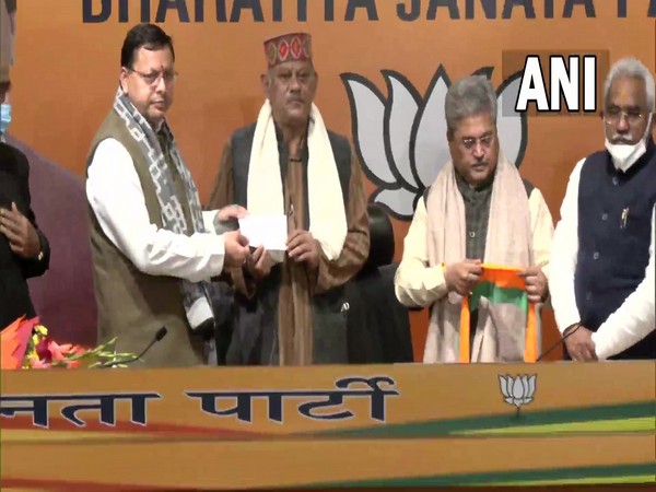 Colonel Vijay Rawat (Retd) joining BJP in presence of Uttarakhand CM Pushkar Singh Dhami. (ANI/photo)