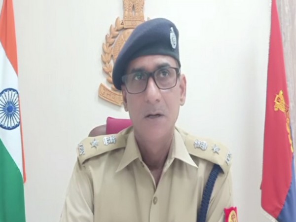 Bahraich SP Vipin Kumar Mishra informing the media on 20 people who have been booked for violating lockdown norms. Photo/ANI