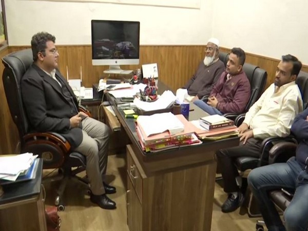 A visual from the meeting between shopkeepers from Kalindi Kunj market and advocate Amit Shahni on Saturday. Photo/ANI