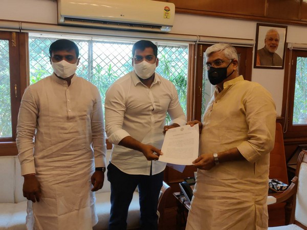 Andhra Pradesh Irrigation Minister Anil Kumar with Jal Shakti Minister Gajendra Singh Shekhawat in New Delhi on Monday. (Photo: ANI)