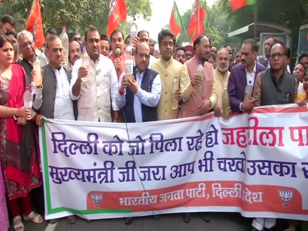 BJP leaders protest against contaminated water in Delhi. Photo/ANI