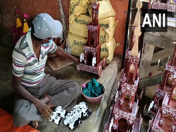 Small Chariot Makers cannot sell chariots as people stopped buying them as the containment zones increases 