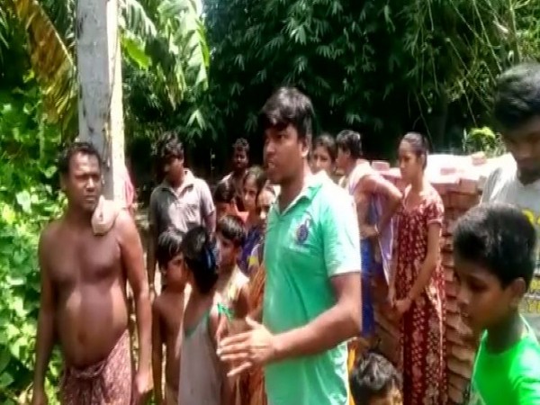 One of the BJP supporters in Basirhat who alleged that they were attacked by TMC workers after they complained about cut-money issue in the state. (Photo: ANI)
