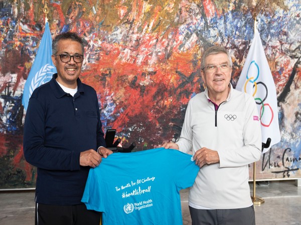 Tedros Adhanom Ghebreyesus (L) and Thomas Bach (R) (Photo/WHO Twitter) 