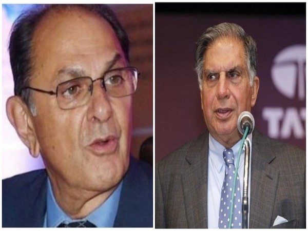 Bombay Dyeing Chairman Nusli Wadia (L) and industrialist Ratan Tata (R)