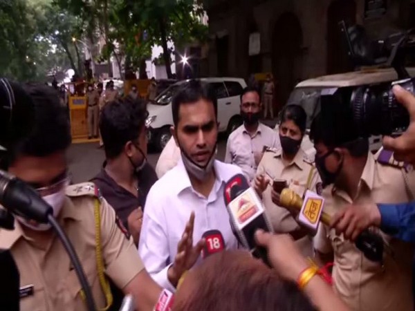 IRS officer Sameer Wankhede, NCB speaking to reporters in Mumbai on Sunday [Photo/ANI]