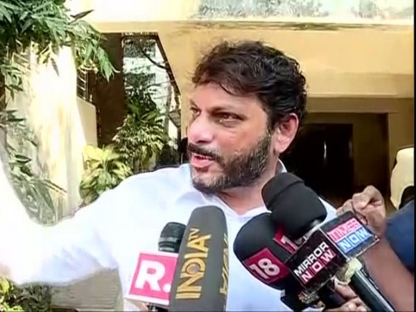 AIMIM leader Waris Pathan speaking to reporters in Mumbai on Thursday. Photo/ANI
