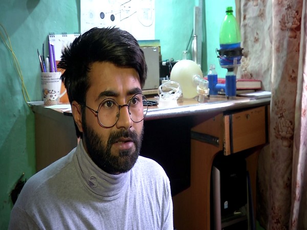 Waseem Ahmad Nadaf, 22-year-old, Kashmiri who has developed ventilator from scrap. Photo/ANI