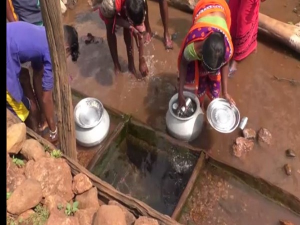 Chhattisgarh: Locals in Dhengurpani village forced to use water from the only available water body in the village for all purposes. Photo/ANI