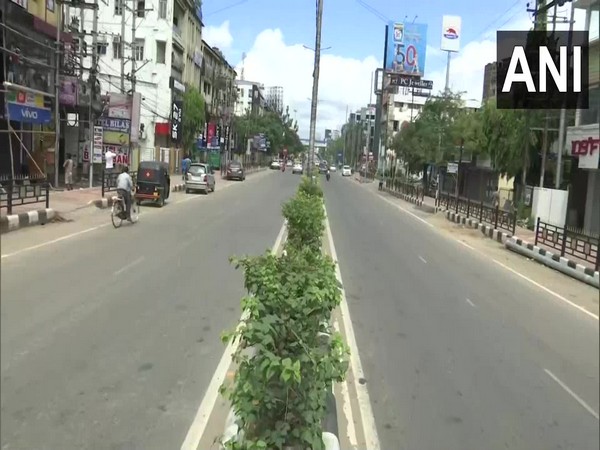 treets across Guwahati wore a deserted look while the weekend lockdown (Photo/ANI)