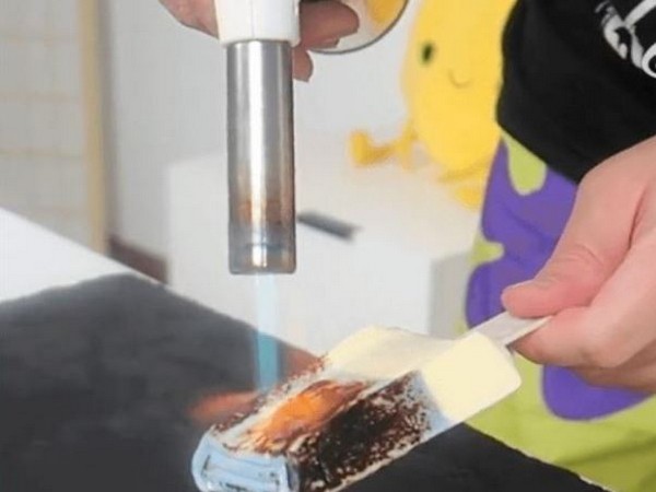 Chinese ice cream brand 'Chicecream' fired with a blowtorch. 