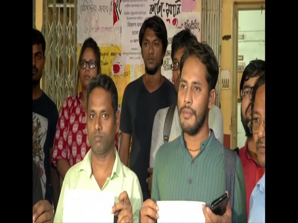 Students protest after screening of 'Ram ke Naam' at Jadavpur University