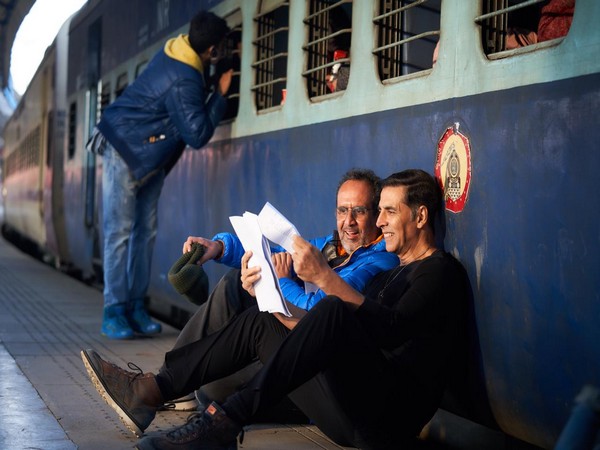 Akshay Kumar with Aanand L Rai (Image source: Twitter)