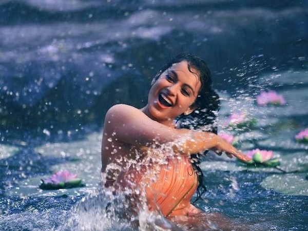 Kangana Ranaut in 'Chali Chali'