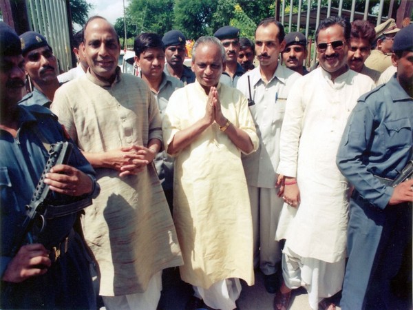 Union Minister Rajnath Singh with former Chief Minister of Uttar Pradesh Kalyan Singh (Photo:Instagram/Rajnath Singh)