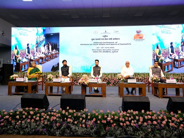 Sports Minister Anurag Thakur with Gujarat CM Bhupendrabhai Patel in National Conference (Image: SAI Media)