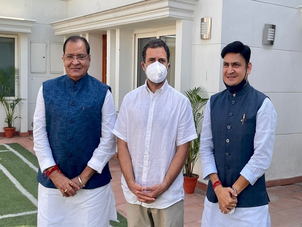 Congress leader Rahul Gandhi with Yashpal Arya and his son Sanjiv Arya (Photo/ANI)