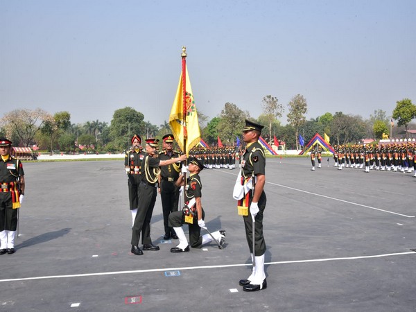 General Naravane presents President's colours 'Nishan' to newly raised Infantry battalions in Faizabad (Photo:PIB)