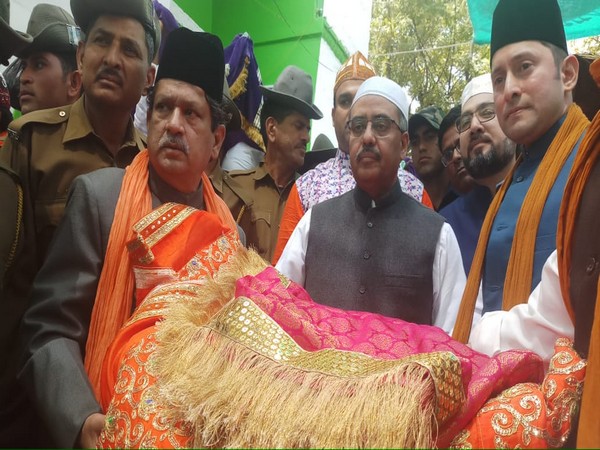Pakistan High Commissioner to India Mahmood lays traditional Chaddar at Dargah Ajmer Sharif  on Saturday.