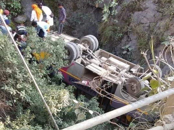 Bus accident on Badrinath highway
