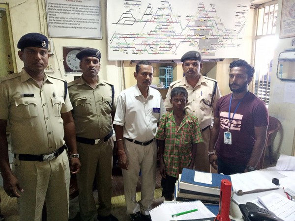 Police officials and RPF with a minor they rescued from a train in Odisha (Photo/ANI)