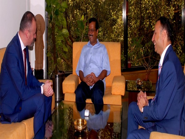 Australia’s Canberra Chief Minister Andrew Barr and Deputy High Commissioner to India, Rodney Hiltonheld talks with Delhi Chief Minister Arvind Kejriwal on Monday. Photo/ANI