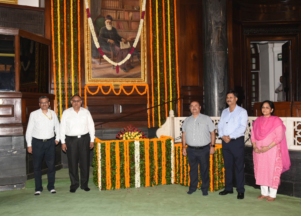 Freedom fighter Dababhai Naoroji's birth anniversary at Parliament House Complex remained a dull affair with none of the parliamentarians in attendance.