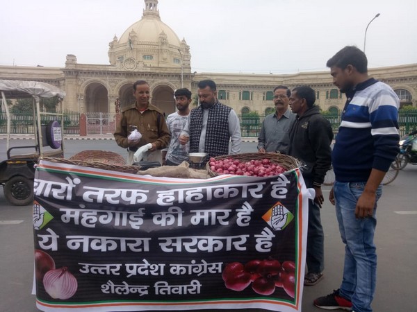Congress workers staging a protest in Lucknow on Friday against the rise in onion prices. Photo/ANI