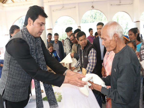 Tripura Chief Minister Biplab Kumar Deb giving away shawl to an inmate at Mahatma Gandhi Memorial Old Age Home at Narsingarh in Tripura on Wednesday. Photo/ANI