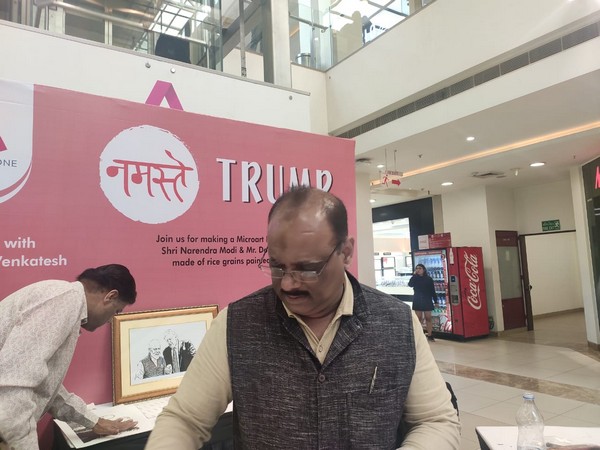 Rice grain Venkatesh artist during a workshop in Ahmedabad on Saturday. Photo/ANI
