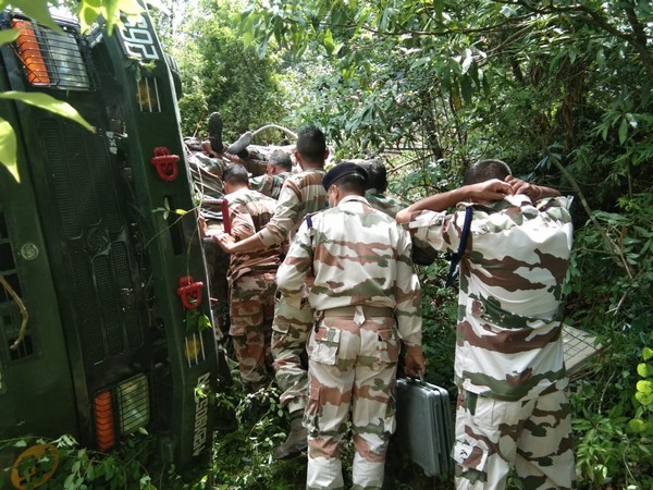 ITBP personnel rescuing two jawans after an Army truck fell in a roadside ditch in Auli, Uttarakhand. Photo/ANI