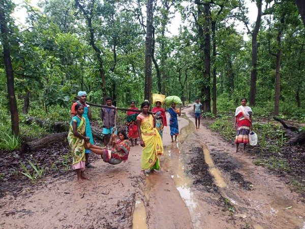 A 'Dola', man-made stretcher was used to help a pregnant woman reach the hospital for delivery in Kondagaon district, Chhattisgarh. (Photo/ANI)