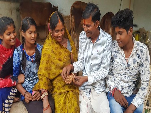 Tirath Sahu, his wife Keja Bai and their children (Photo/ANI)