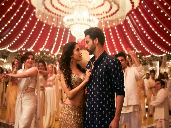 A  still from the video of the song 'Deedar De'