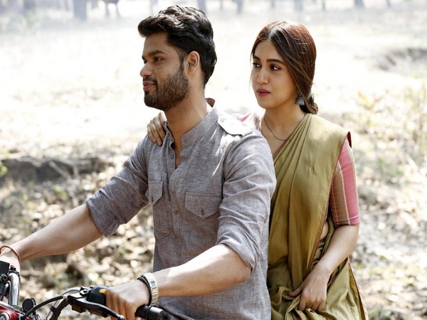 A still from the song 'Baras Baras,' featuring actors Bhumi Pednekar and Karan Kapadia 