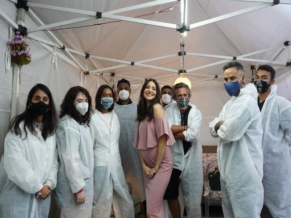 Anushka Sharma with her team