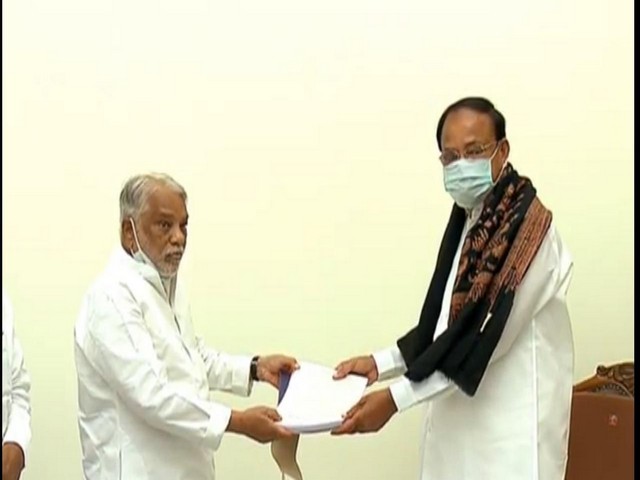K Keshava Rao presenting reports to Vice President M Venkaiah Naidu (Photo/ANI)