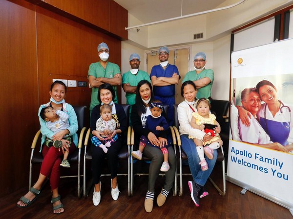 4 Philippines infants who underwent liver transplants at Delhi hospital with the team of doctors (Photo/ANI)