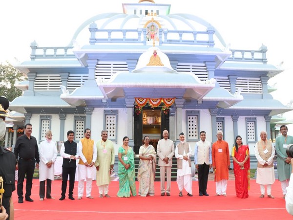 President Kovind along with wife, other officials in front of Mahalsa Temple, Goa. [Photo/ANI]