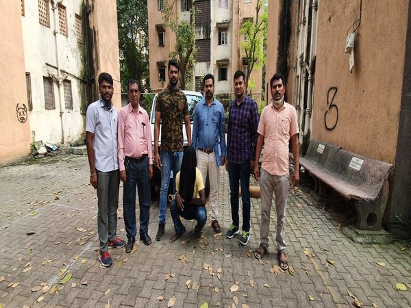 Anti Narcotics Cell officials with the accused. (Photo/ANI)