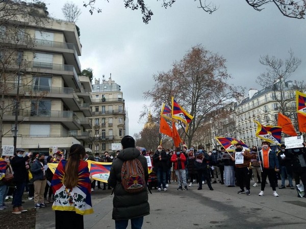 Demonstrators carrying Tibetans flags and placards raised slogans against the Chinese government.