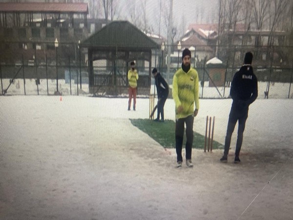 First-ever cricket championship on snow organized in Srinagar