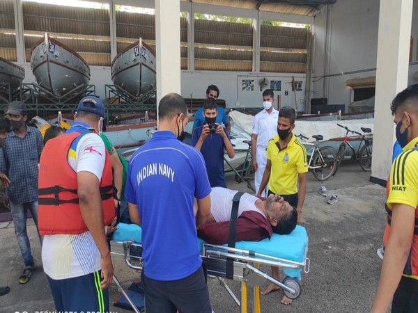Southern Naval Command personnel save drowning man in Kochi  (Photo/Indian Navy) 