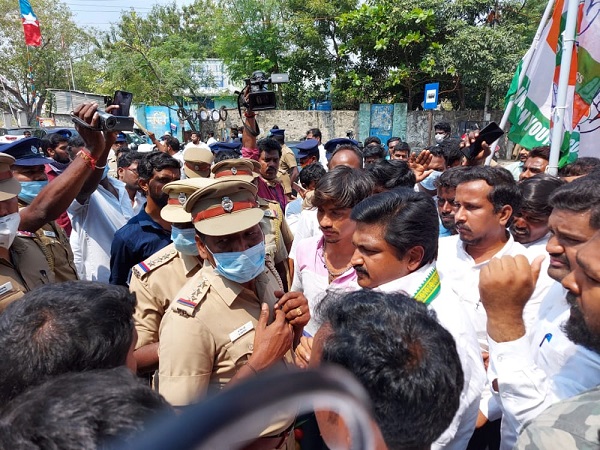 Tamil Nadu Youth Congress protesting in Chennai (Photo/ANI)