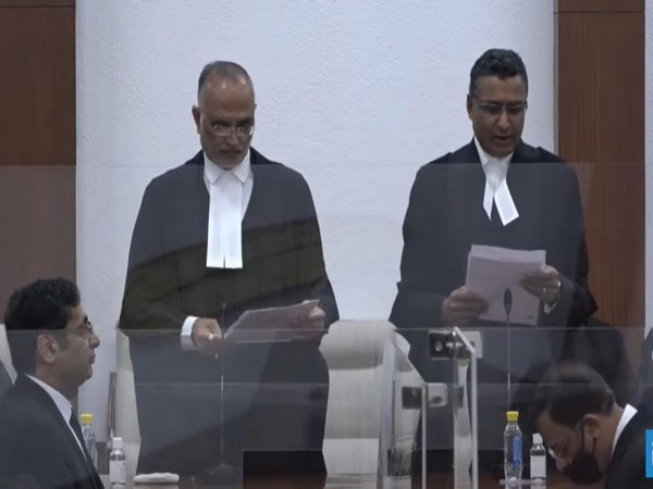 Justices Jasmeet Singh and Amit Bansal taking oath in Delhi High Court on Wednesday.