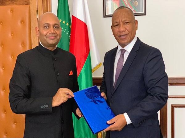 Indian envoy Abhay Kumar with Madagascar Prime Minister Christian Ntsay.